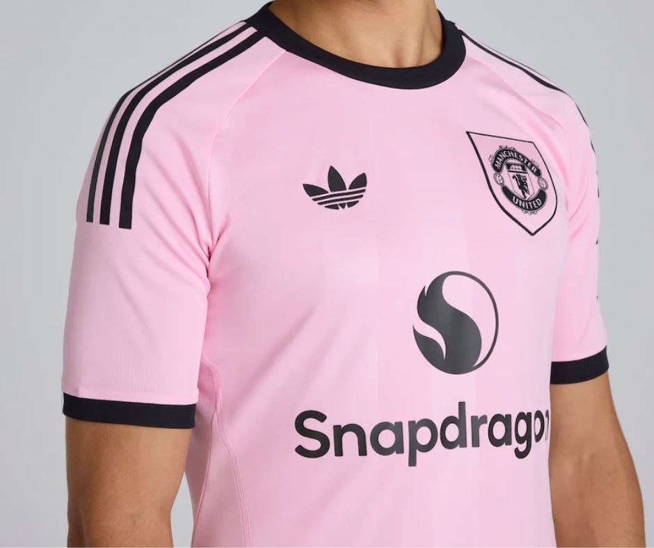 Manchester United 2025/26 Pink Goalkeeper Jersey Shirt Kit # 6