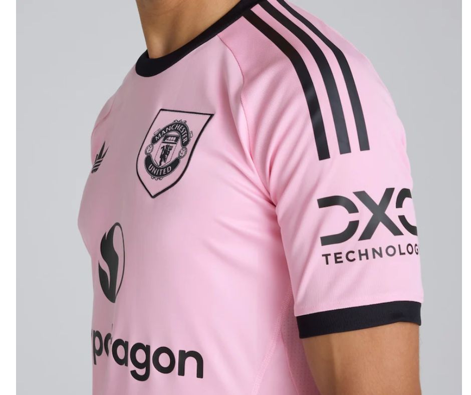 Manchester United 2025/26 Pink Goalkeeper Jersey Shirt Kit # 6